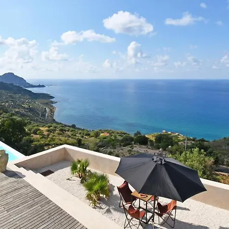 Vila Luna 8, Emma Cefalù
