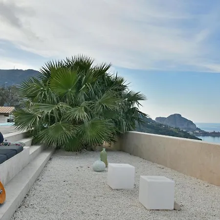 Luna 8, Emma Vila Cefalù